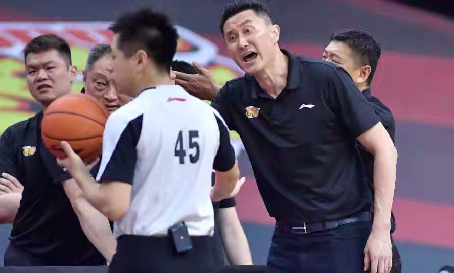  视频助理裁判多次改判引热议