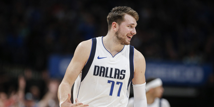  独行侠东契奇连续三双，刷新队史纪录  